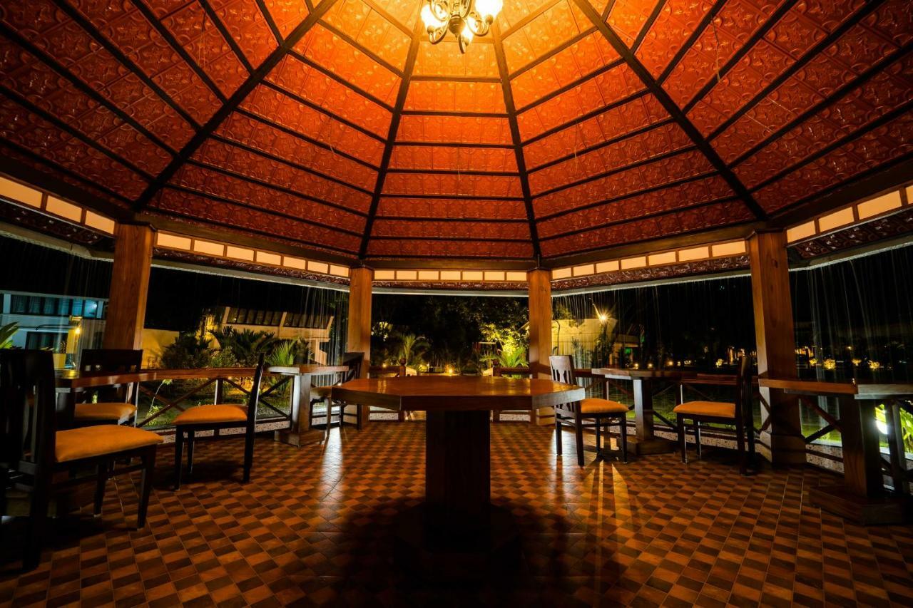 Nihara Resort And Spa Cochin Kochi Εξωτερικό φωτογραφία
